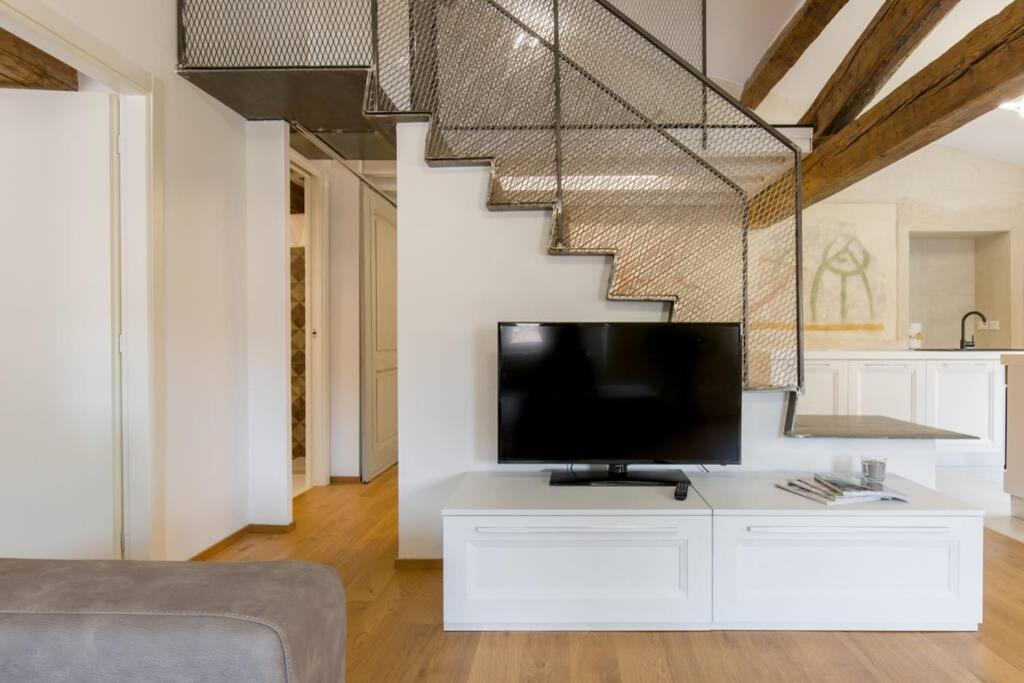 Апартаменты Luxury Design Apt With Amazing View Верона Экстерьер фото