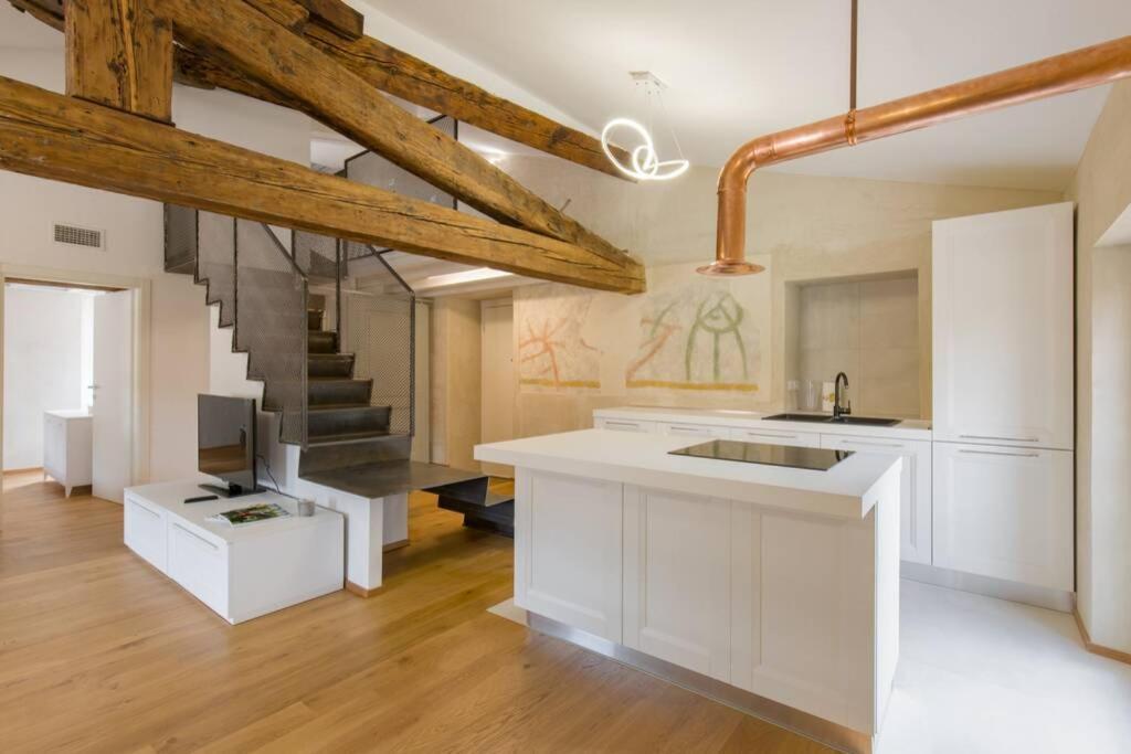 Апартаменты Luxury Design Apt With Amazing View Верона Экстерьер фото